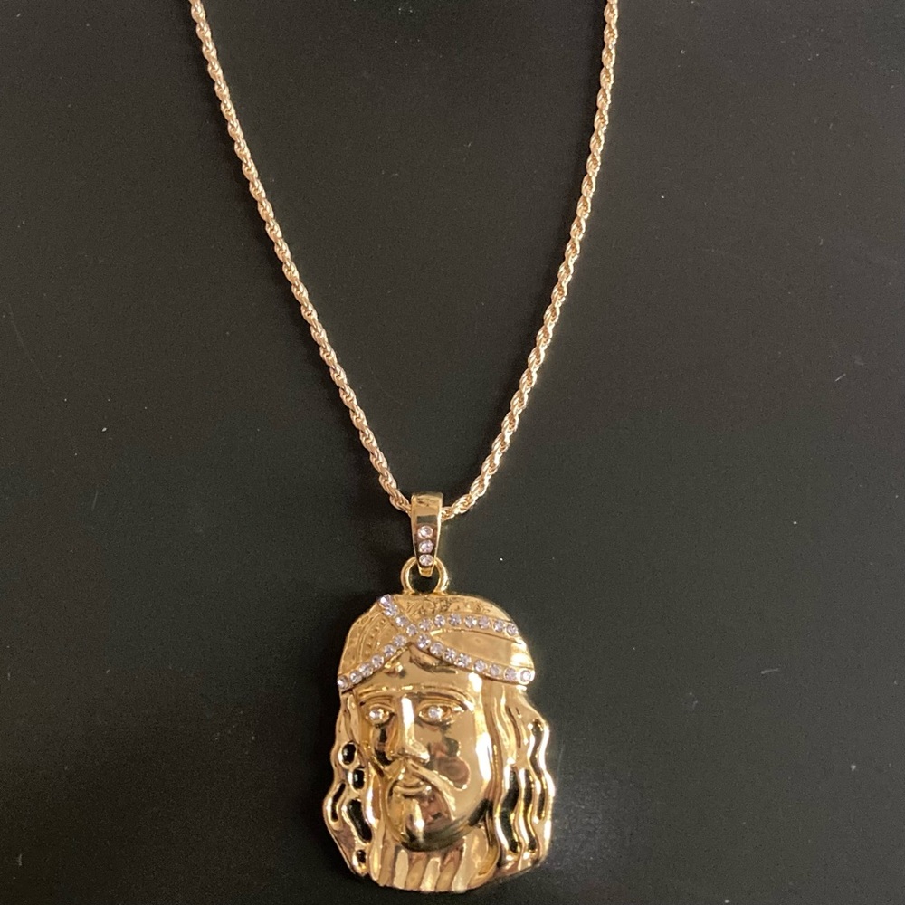 Gold Rope Chain 2mm And Jesus Piece